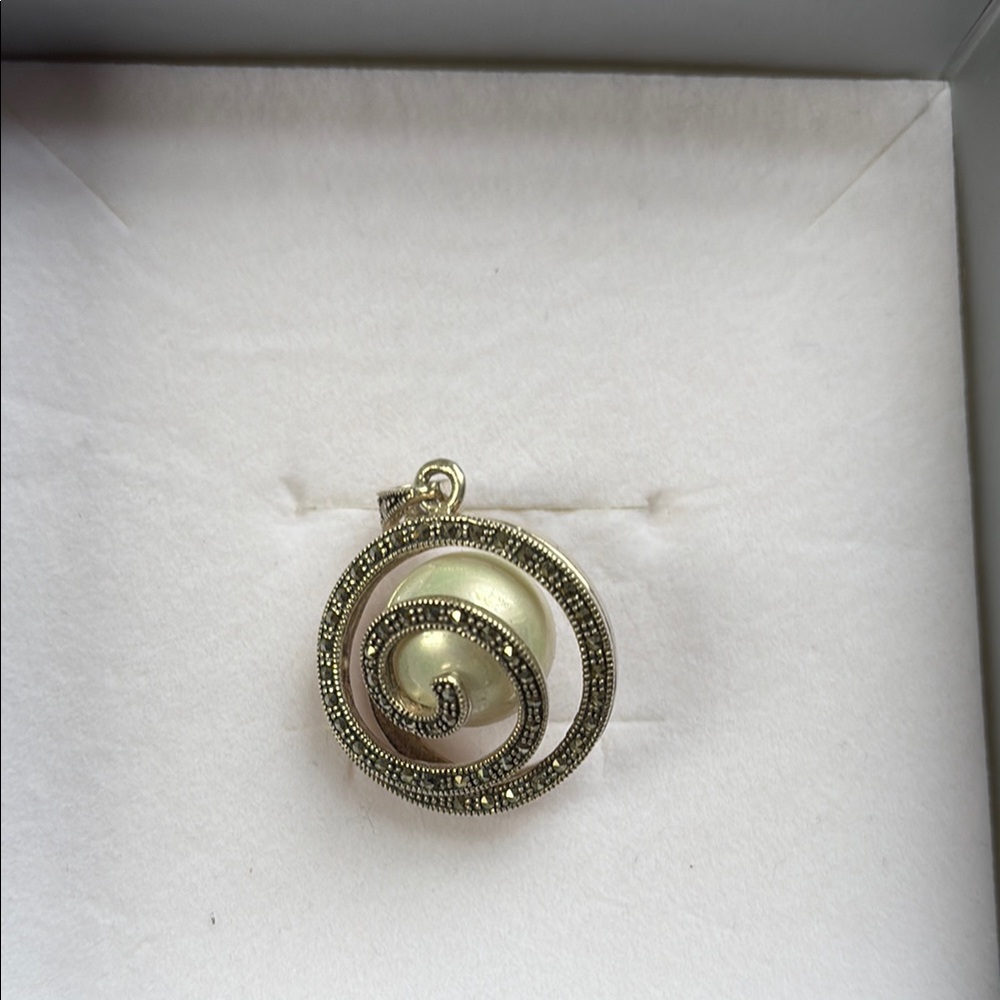 Elegant Gold Spiral Pendant